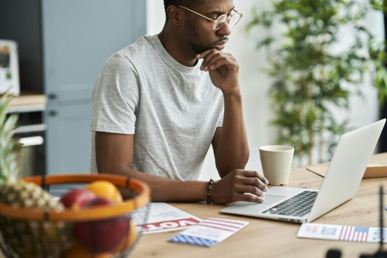 Man focused on searching information about election